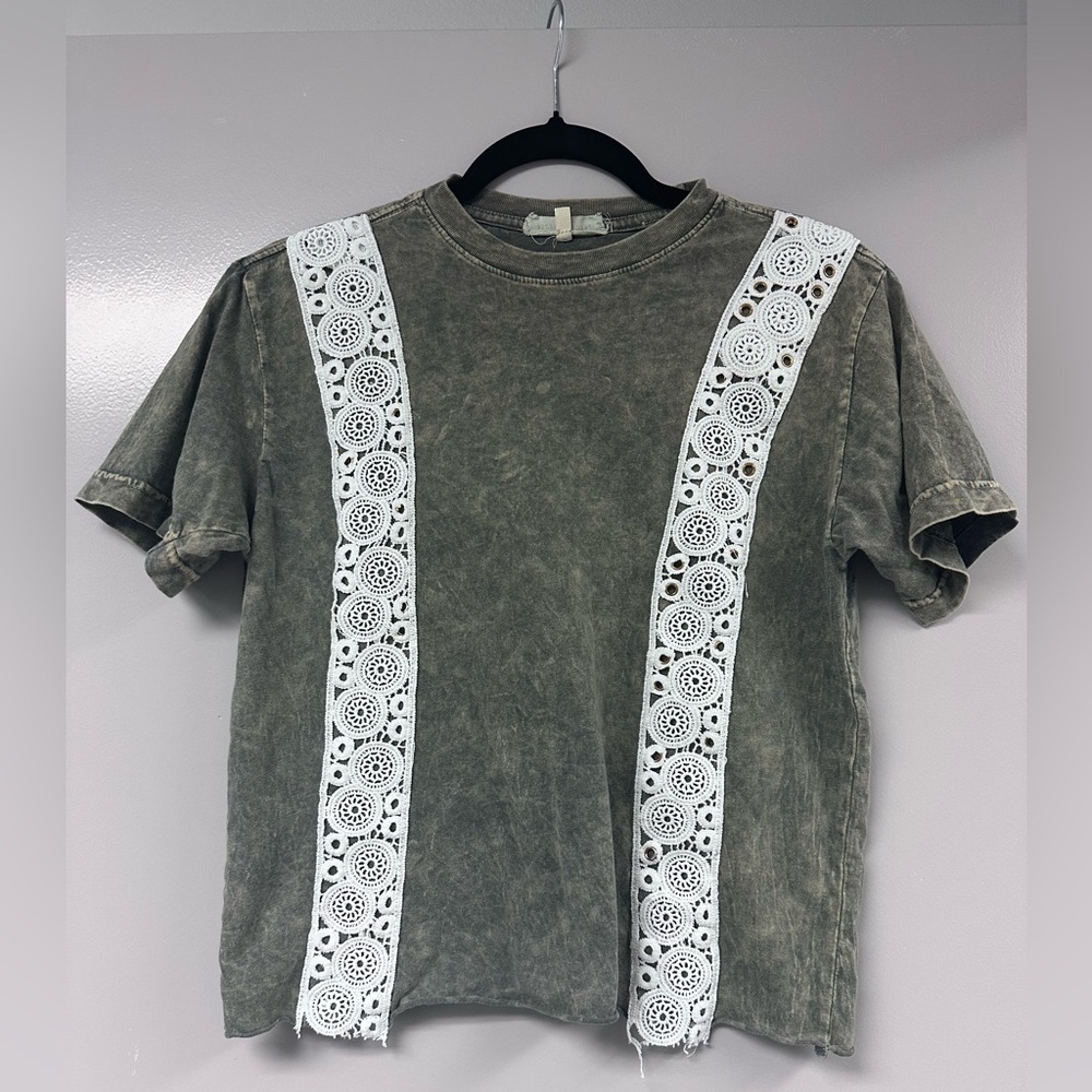 Buckle Gilded Intent Crochet Applique Top Size Small (BOHO/Western)